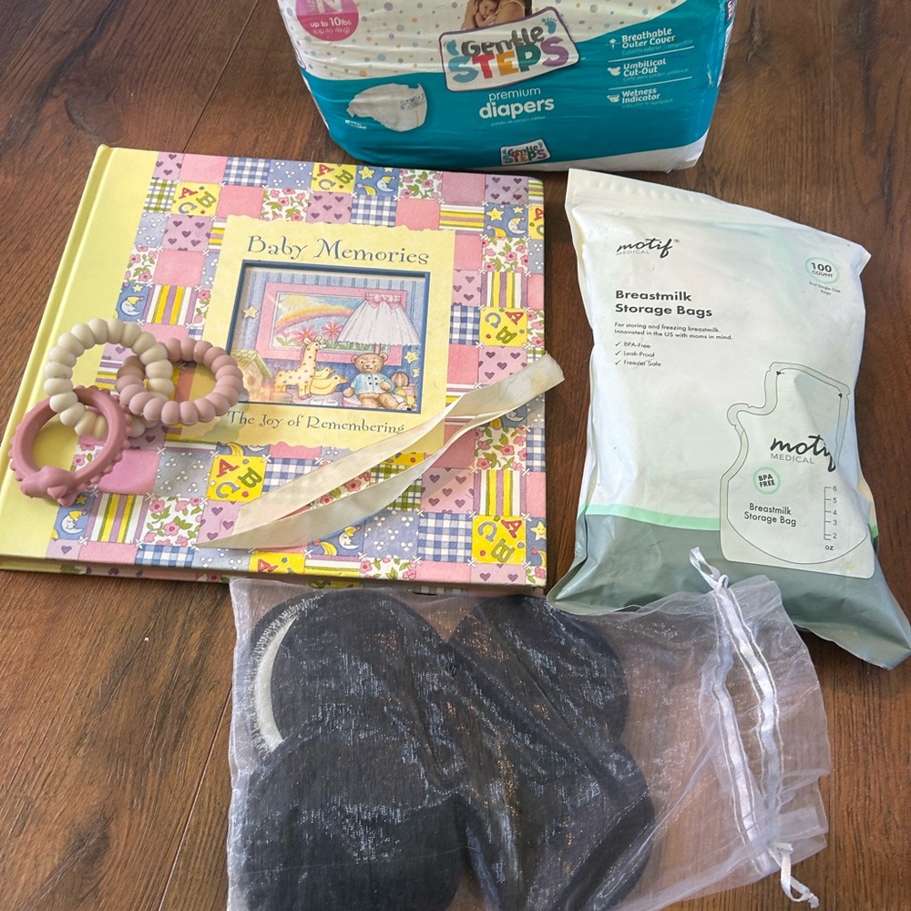Breast milk Sorage Bags/nursing pads lot